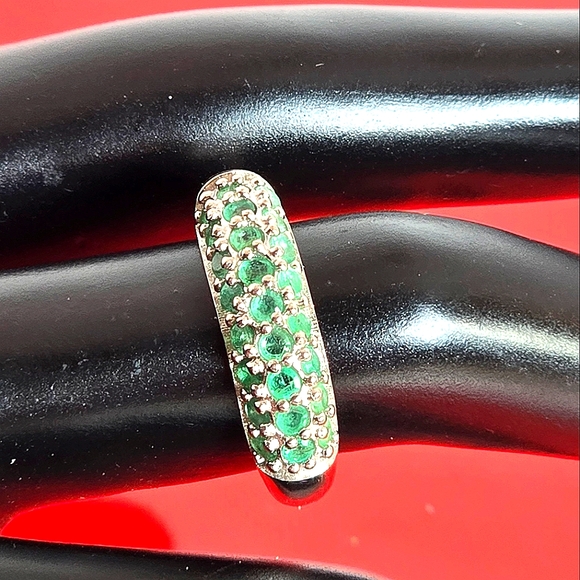 925 Sterling Silver Ring Sz 7.5 with Natural Emerald 2mm Gemstone - Picture 2 of 9